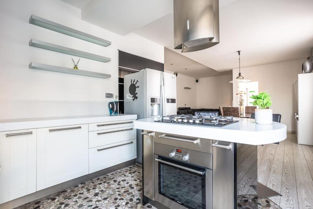 Charme & Luxe 2 Bedroom Center Rom