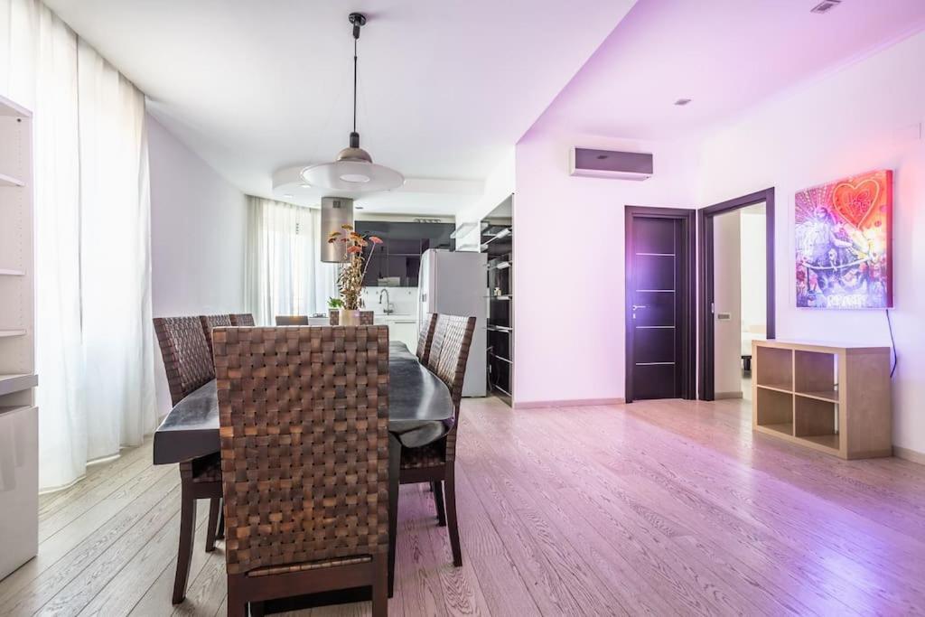 Charme & Luxe 2 Bedroom Center Rom
