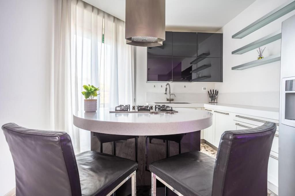 Charme & Luxe 2 Bedroom Center Apartment Rom